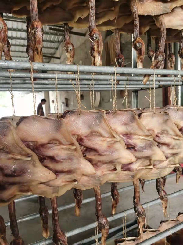 益陽瑪山產(chǎn)業(yè)機械有限公司，湖南益陽螺旋風管廠家，熱風食品烤房